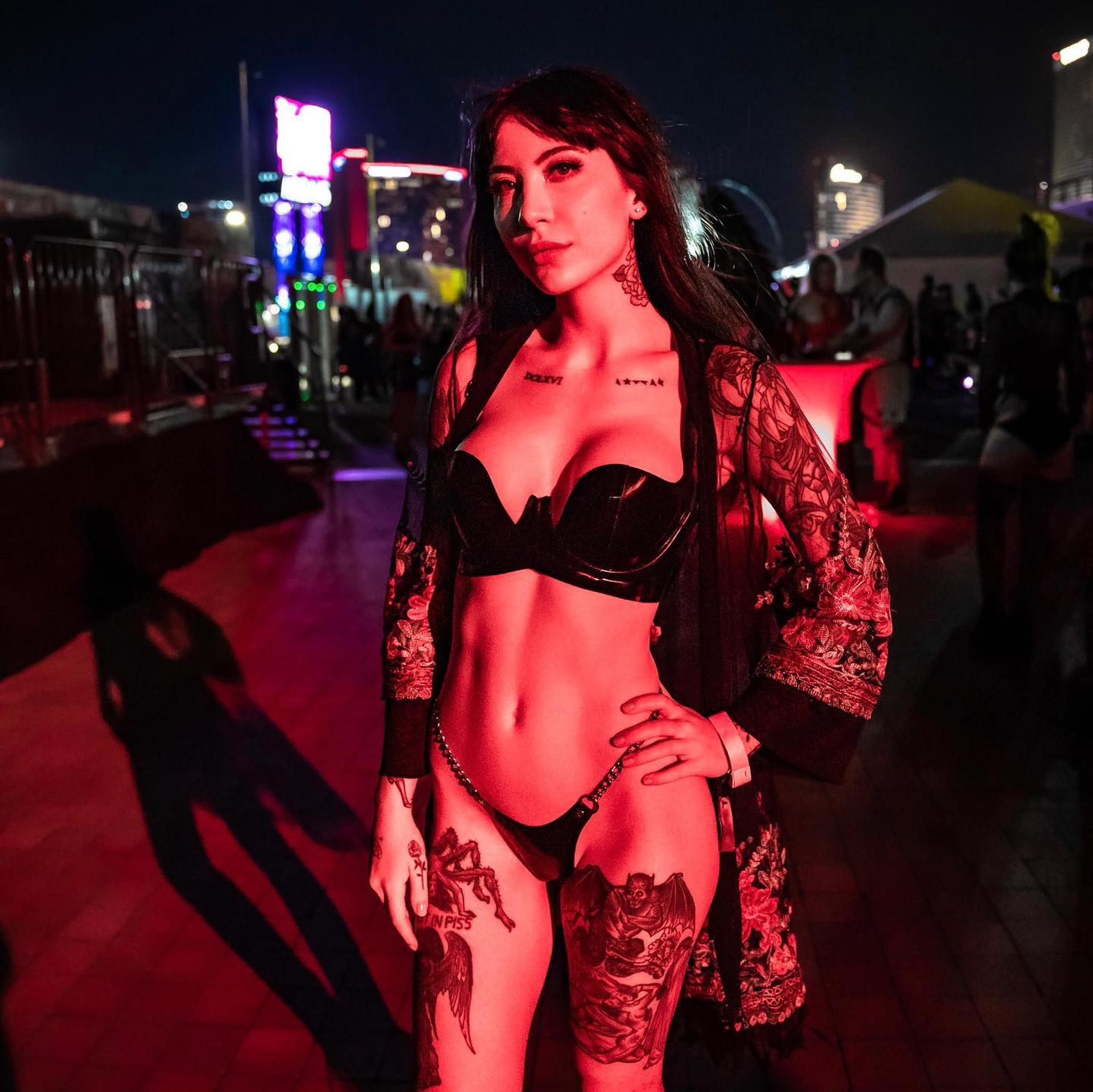 Charlotte Sartre / gothcharlotte Nackte OnlyFans Leaks 1