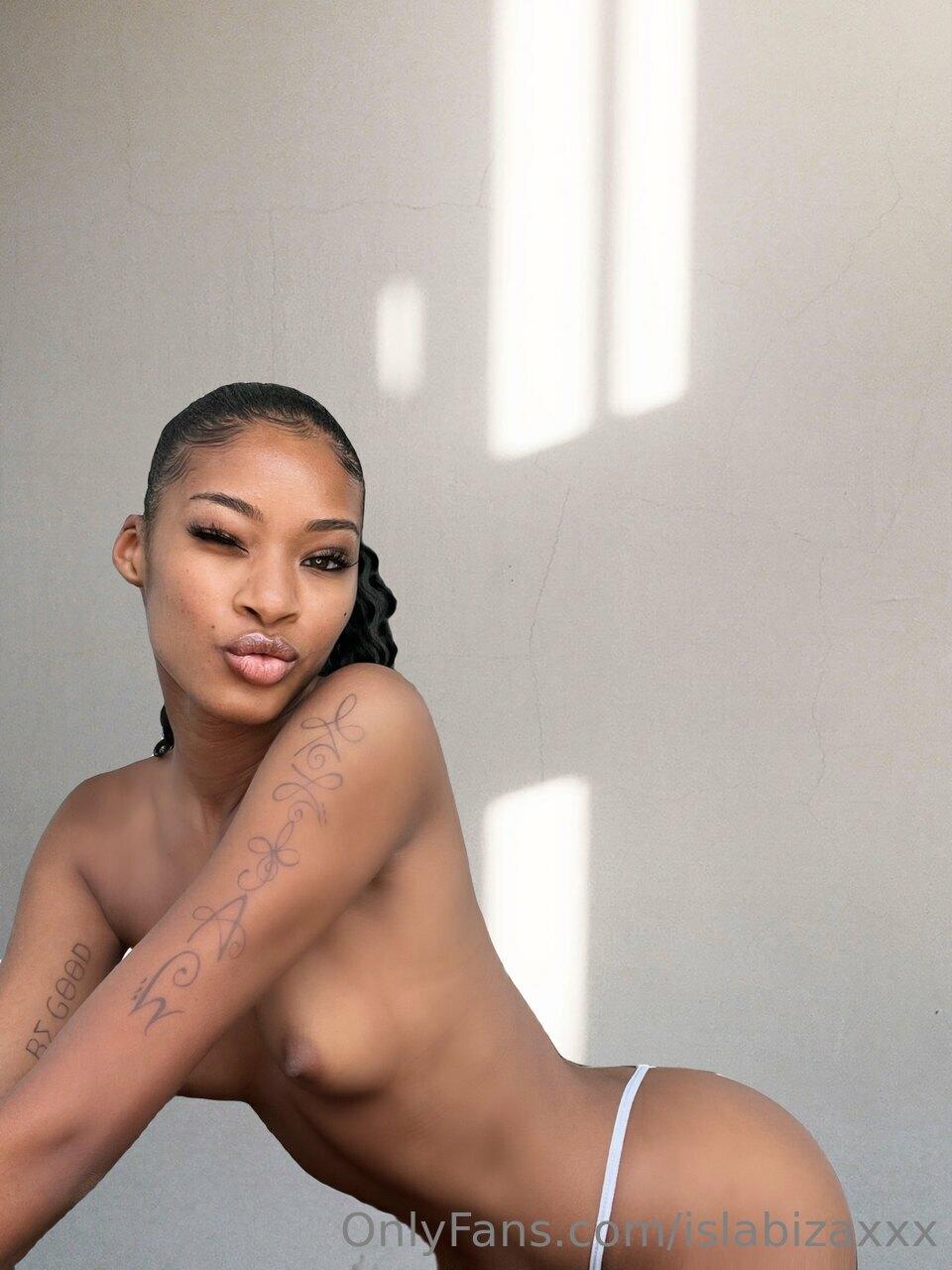 Isla Biza / islabizaxxx Nude OnlyFans Leaks 1