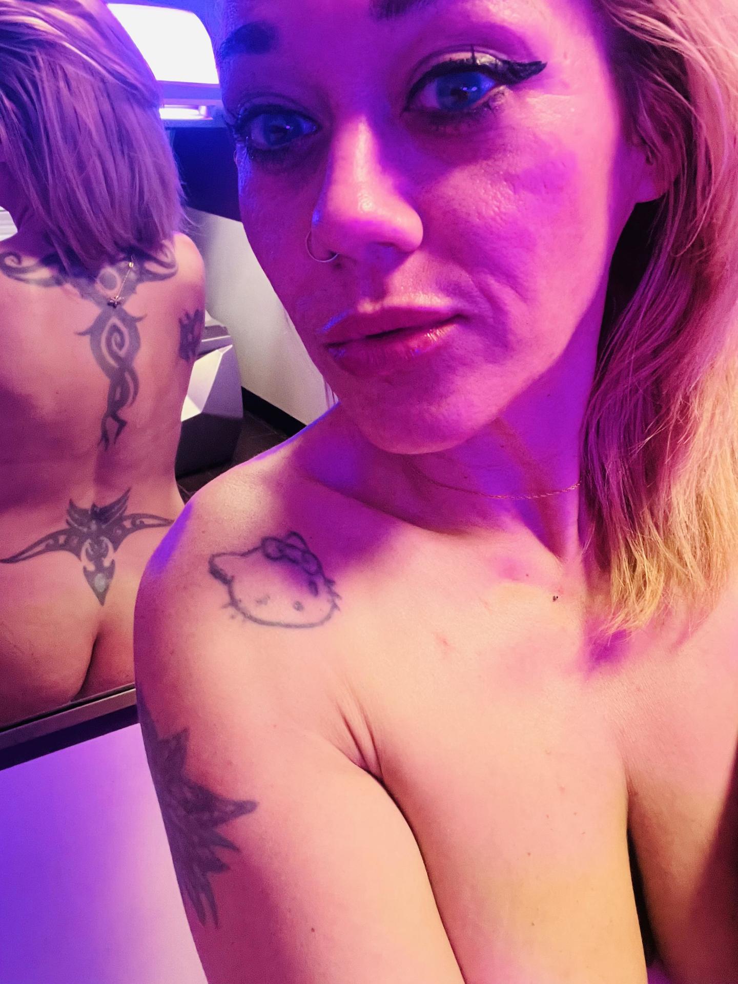 JustJenReacts / justjenof Nude OnlyFans Leaks 1