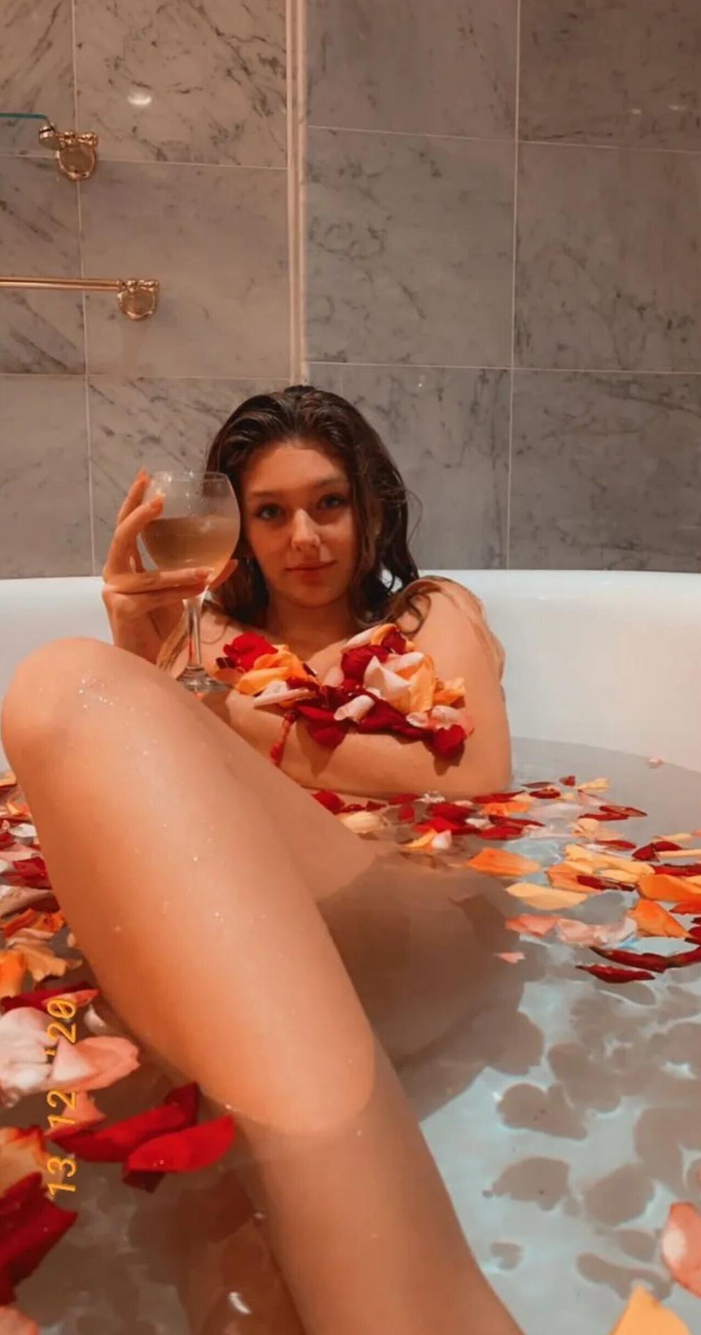 Lydia Renae / Slap_tastik / lydiagh0st Nude OnlyFans Leaks 1