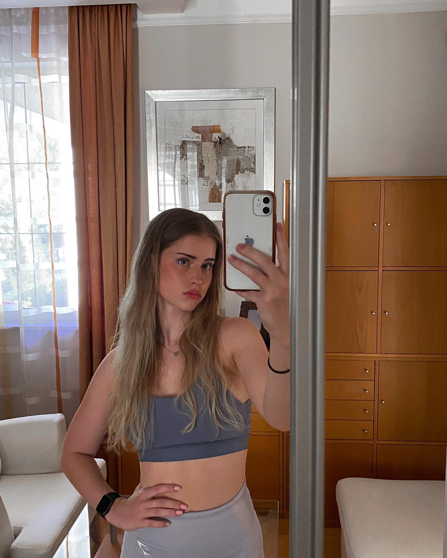 mira.004 / model_mira Nude OnlyFans Leaks 1