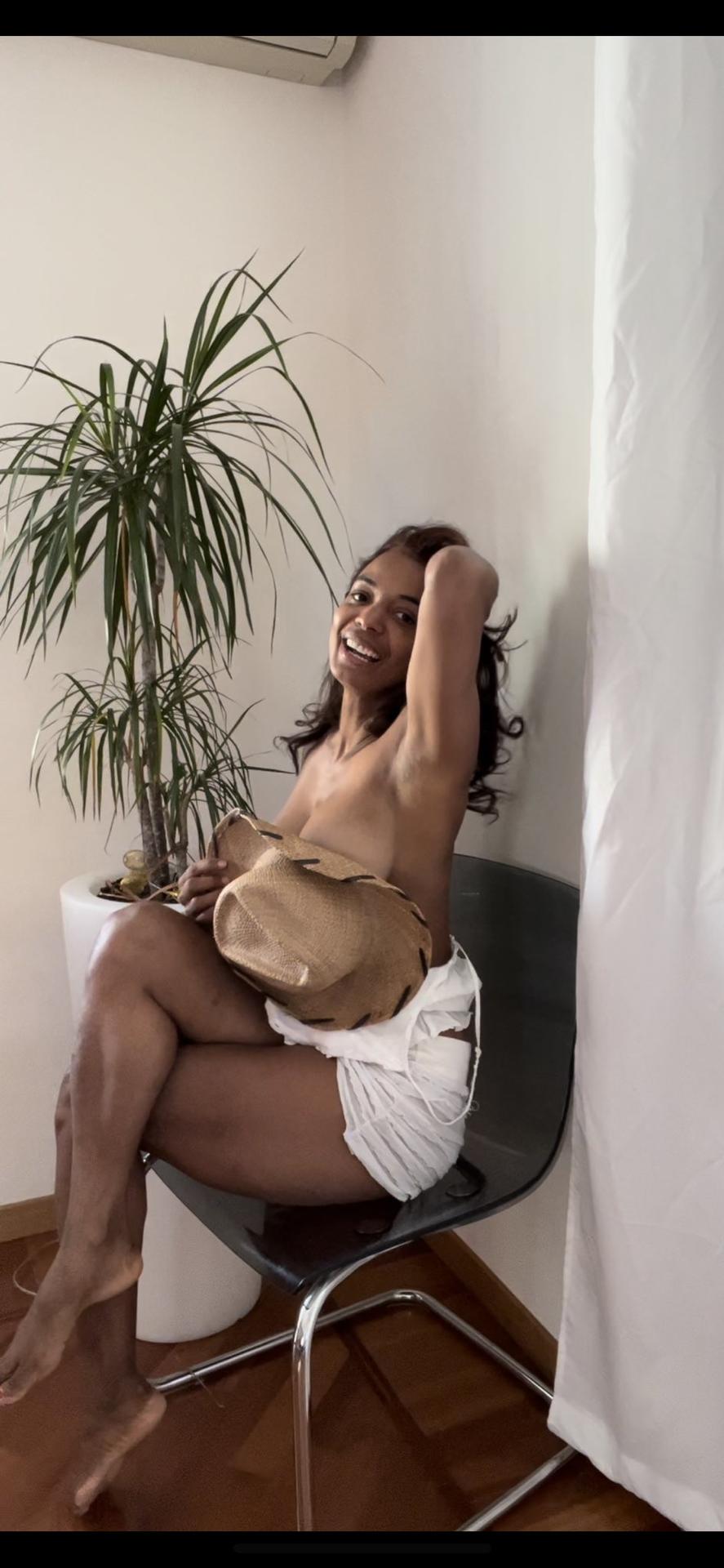 Rina Luna Rivera / lunarr25 Nude OnlyFans Leaks 1