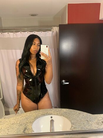 Aritheamazon / Ari T / Arrianathedomme / Ebony Kink Queen / The ebony amazon / ari_amazon / azriatheamazon Nackt-Leaks OnlyFans Foto 20