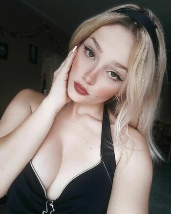 Pixiecatt / Kiki Sakura / _pixie__cat_ Nackt-Leaks OnlyFans Foto 9