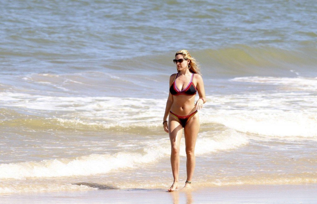 Kelly Brook im Bikini 02