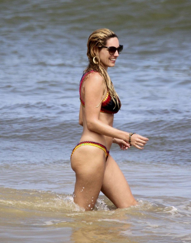 Kelly Brook im Bikini 03