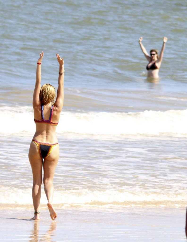 Kelly Brook im Bikini 09