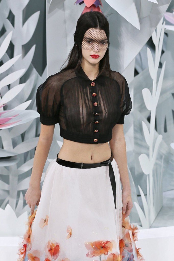 Kendall Jenner Brüste 08