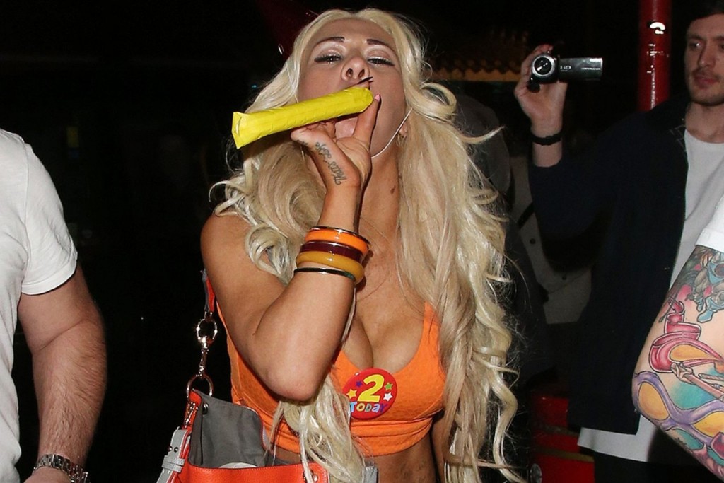 Josie Cunningham oben ohne 10