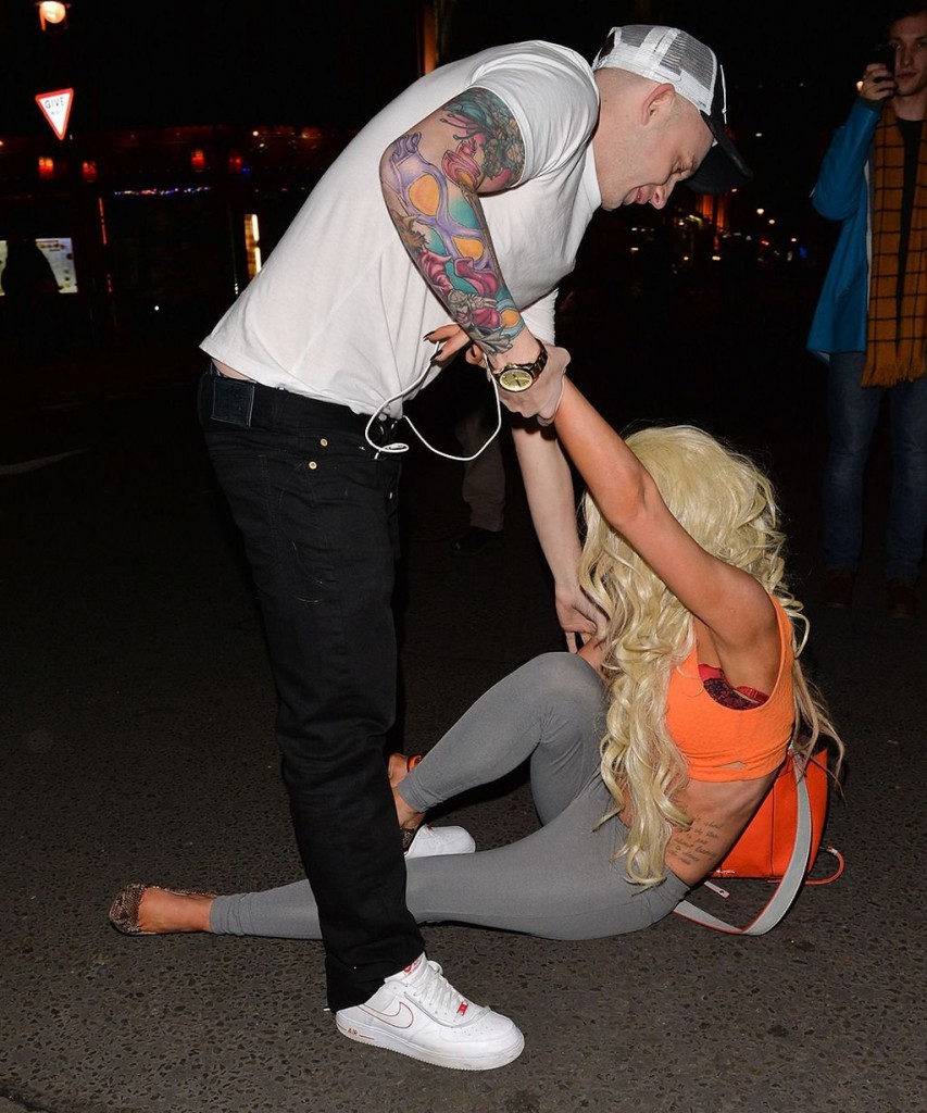 Josie Cunningham oben ohne 11