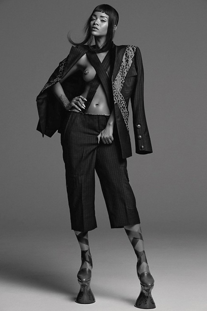 Rihanna Topless 01