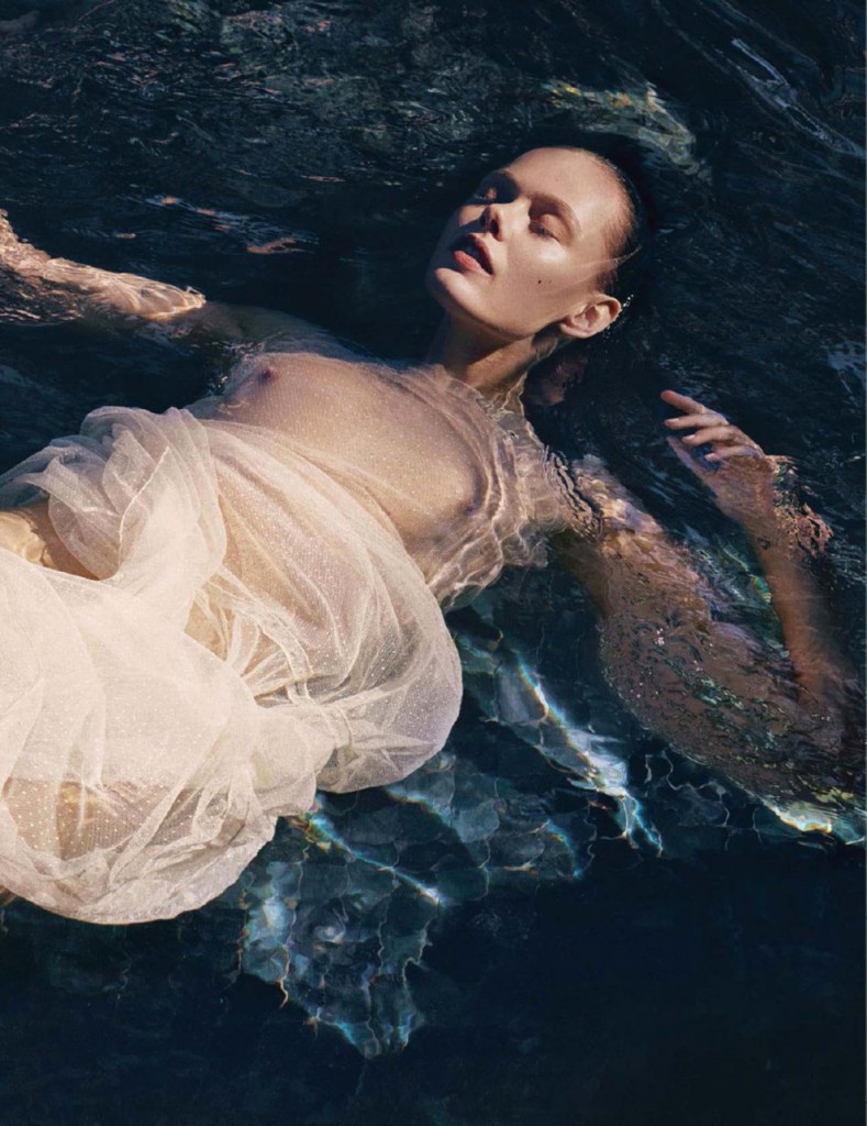 Frida Gustavsson oben ohne 01
