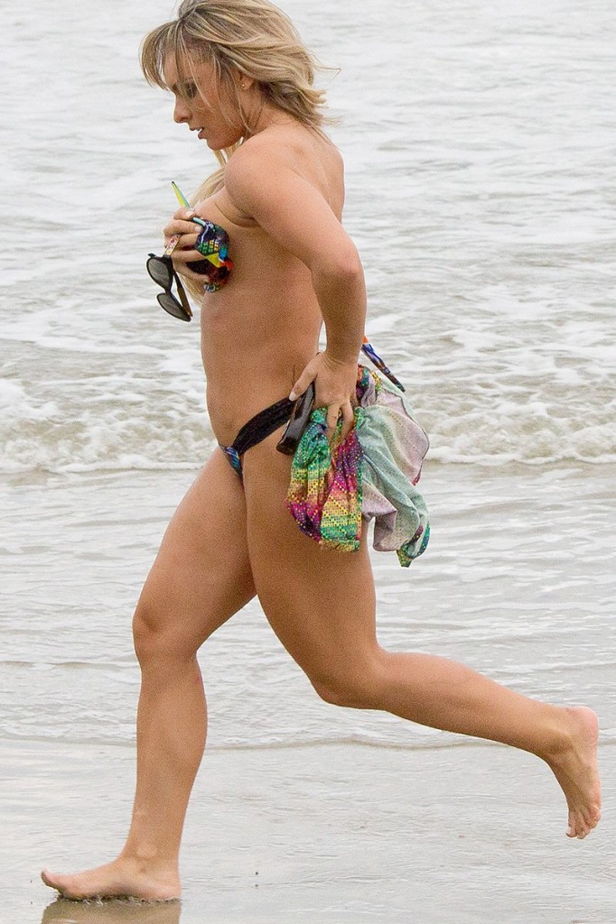 *EXKLUSIV* Miss Bumbum 2014 Indianara Carvalho geht oben ohne und zeigt ihre Liebe zum FC Barcelona
