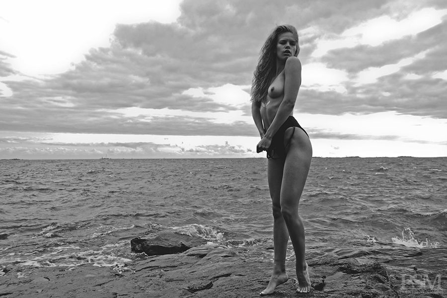 Jasmin-Valta-Topless-2