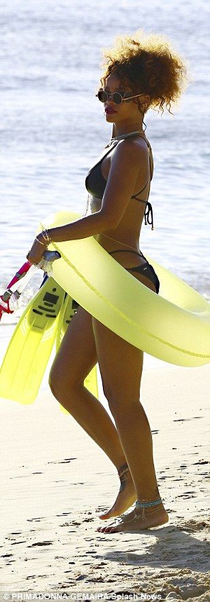 Rihanna-in-a-Bikini-10