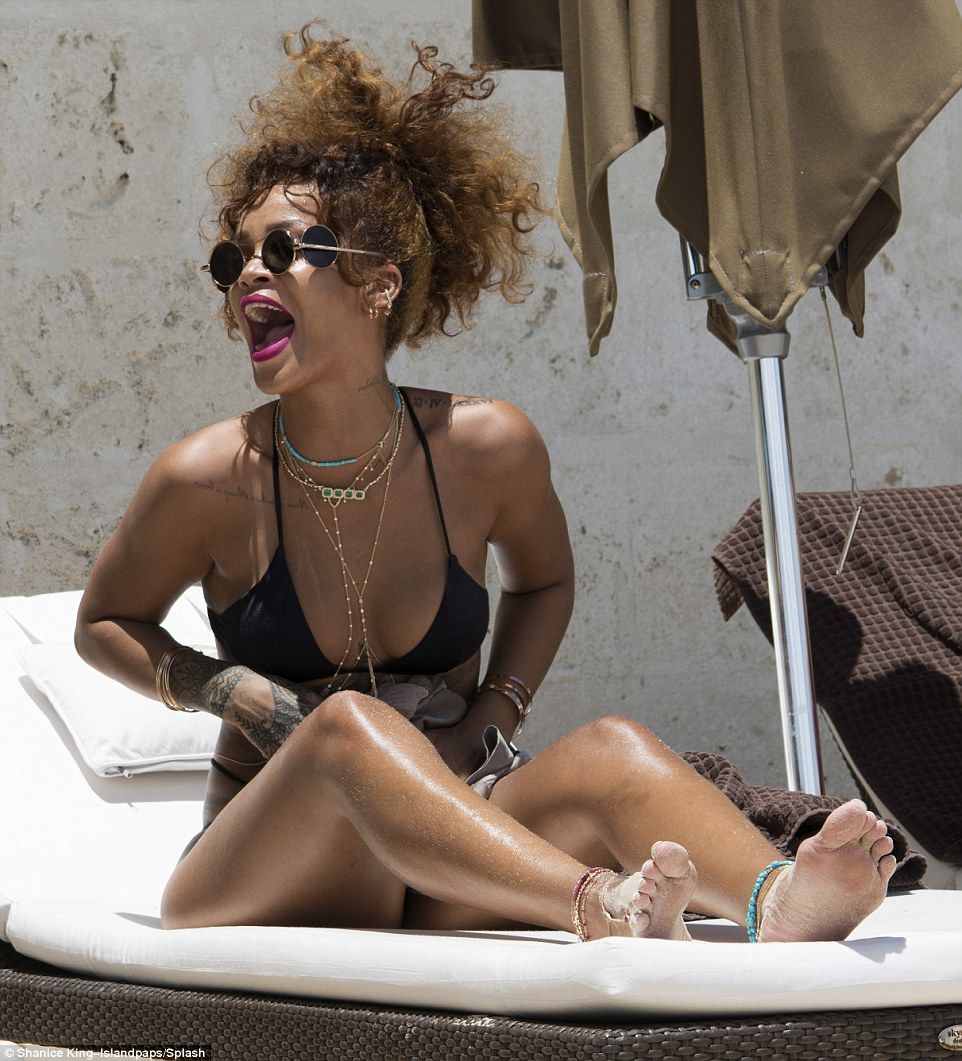 Rihanna-in-a-Bikini-19