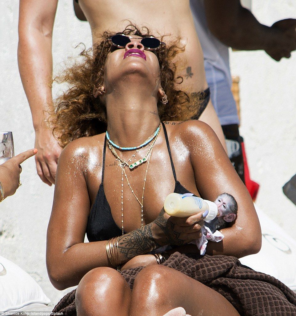 Rihanna-in-a-Bikini-21