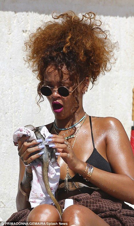 Rihanna-in-a-Bikini-25