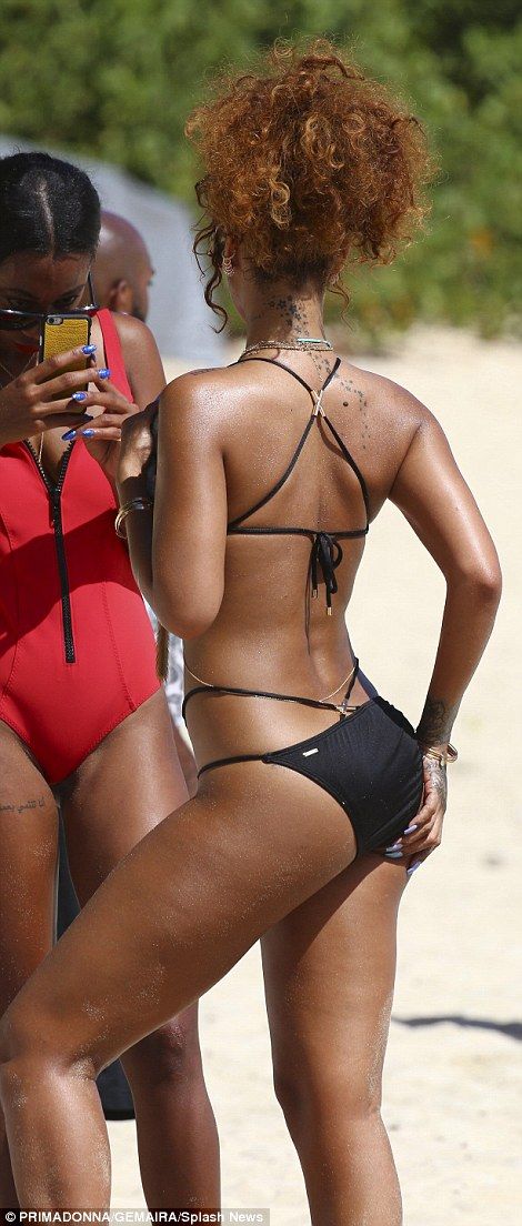 Rihanna-in-a-Bikini-28