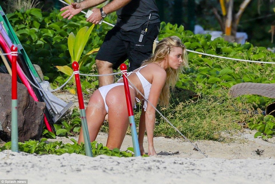 Elsa-Hosk-in-a-Bikini-9