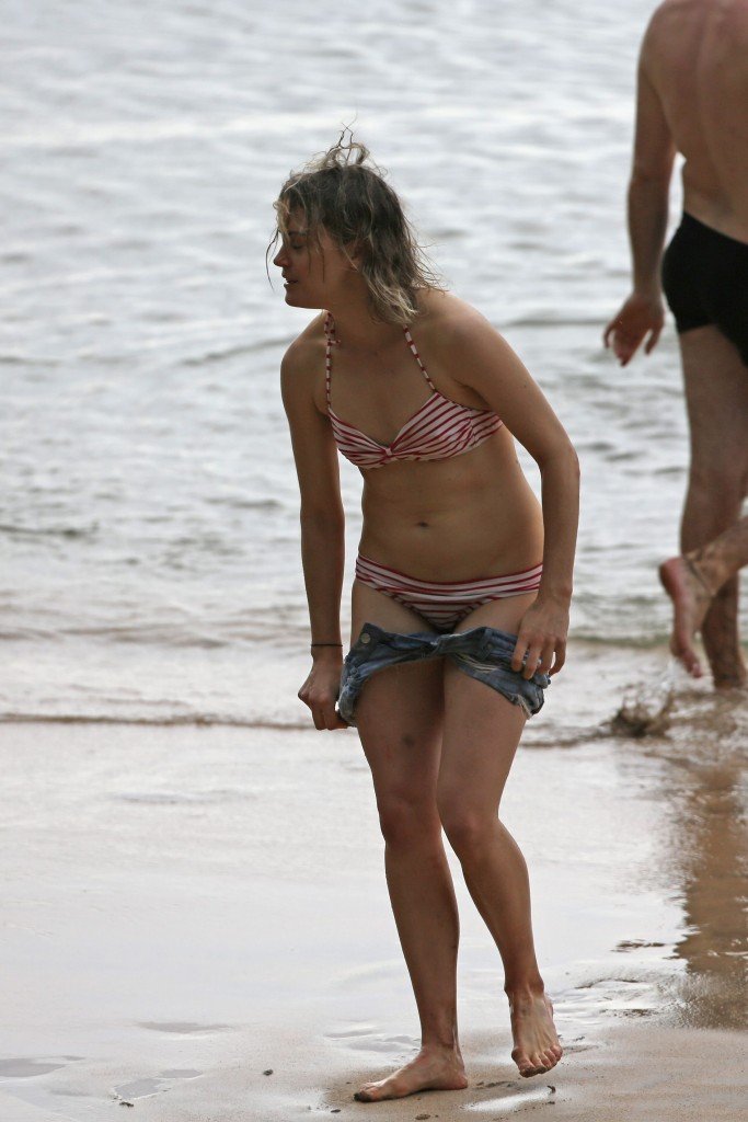 Taylor-Schilling-in-a-Bikini-17