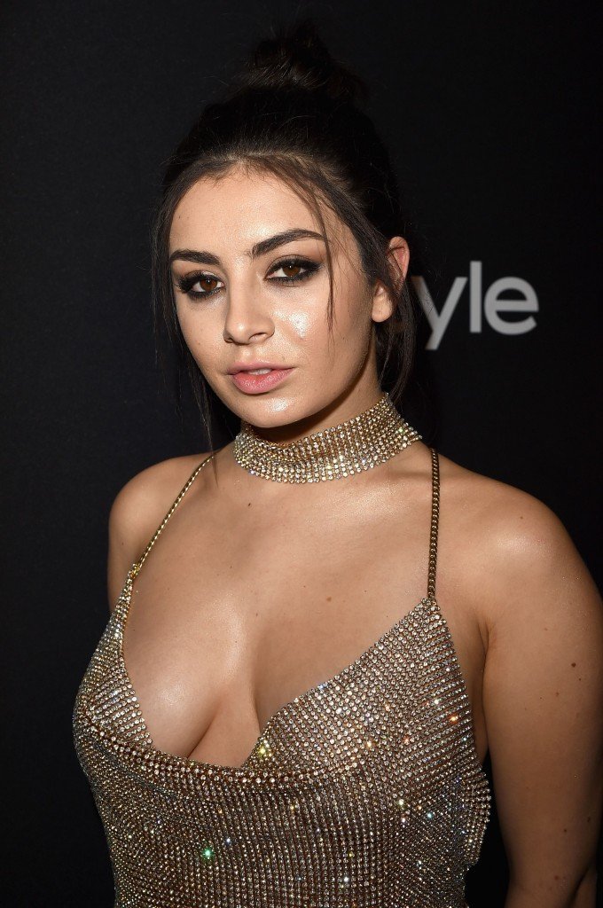 Charli-XCX-Sexy-5