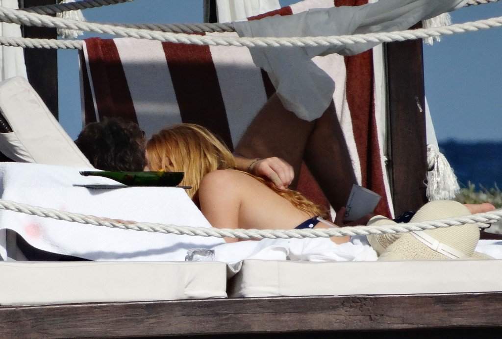 Bella-Thorne-in-Bikini-18