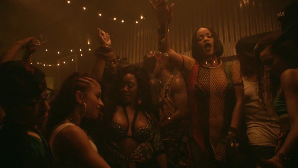 Rihanna-Braless-9