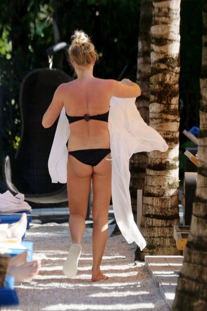 Aisleyne Horgan-Wallace im Bikini 13