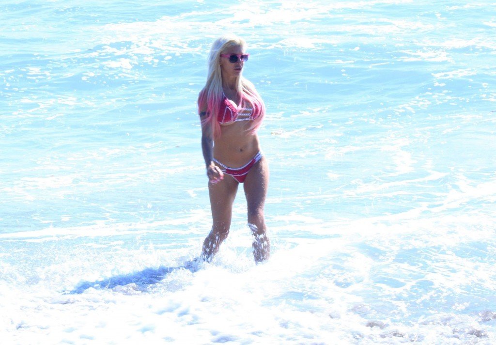 Angelique 'Frenchy' Morgan im Bikini 5