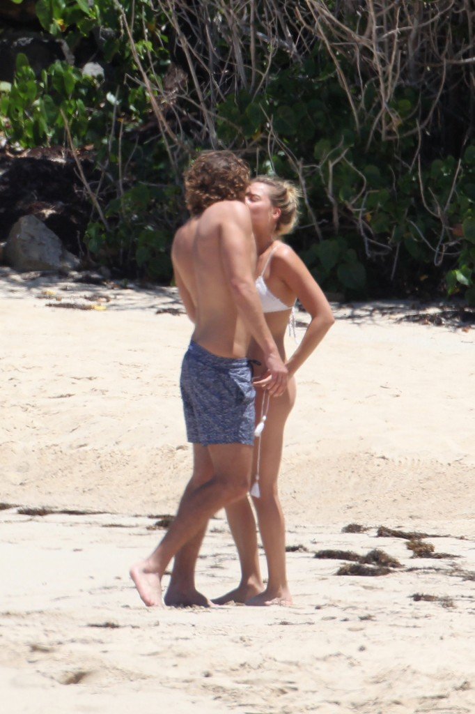 Margot Robbie im Bikini 1