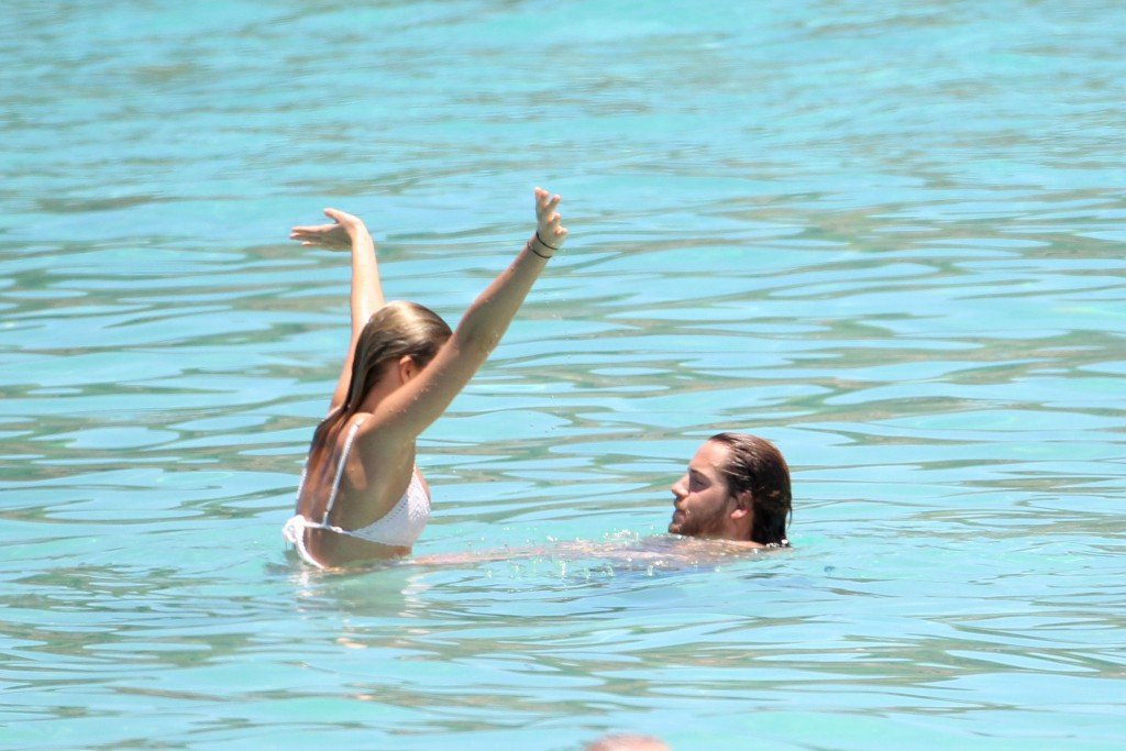 Margot Robbie im Bikini 18