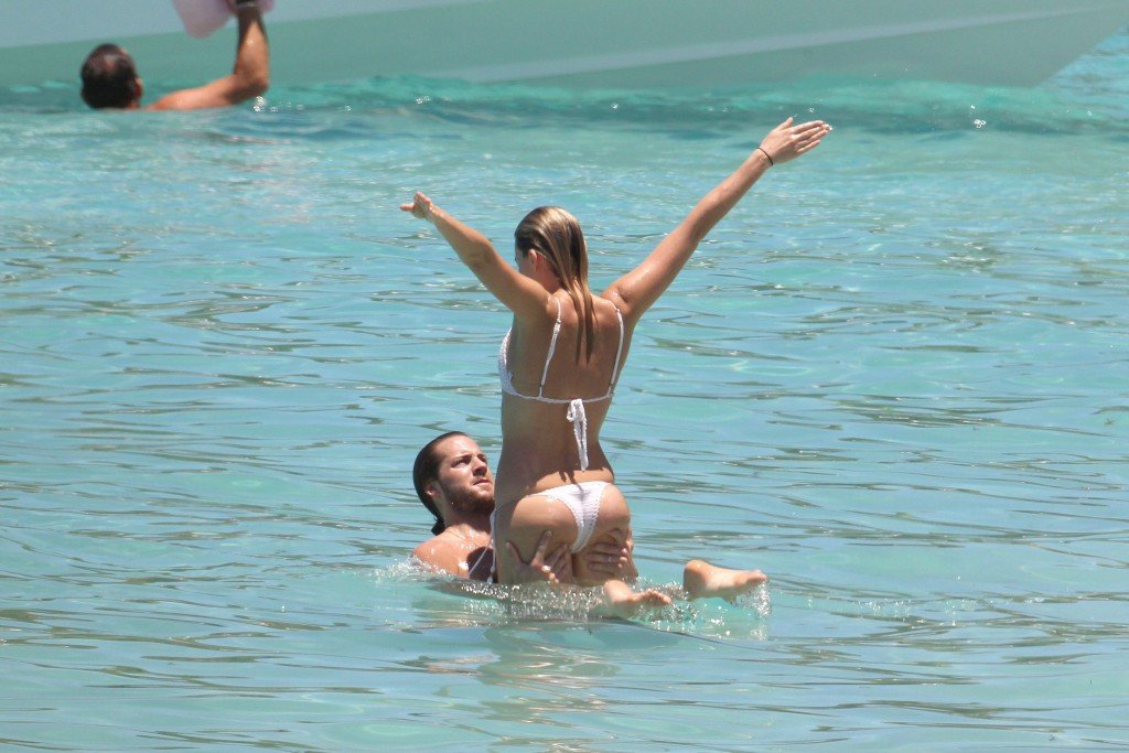 Margot Robbie im Bikini 24