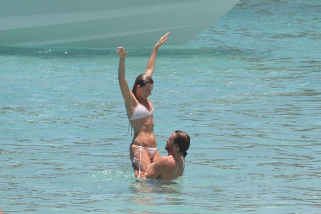 Margot Robbie im Bikini 27