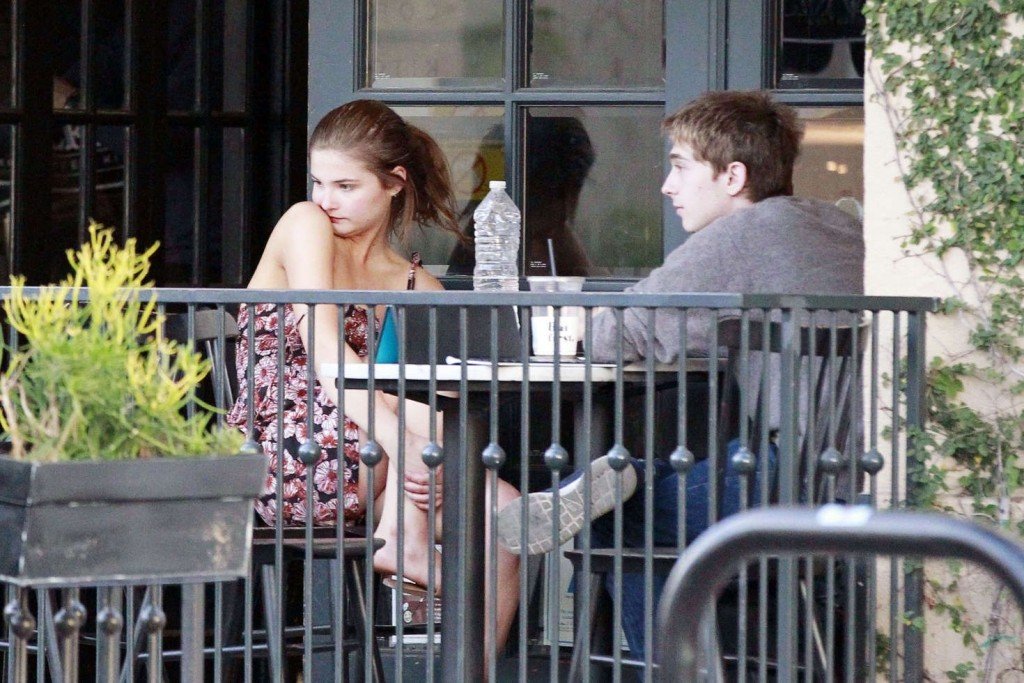 Stefanie Scott Upskirt 1