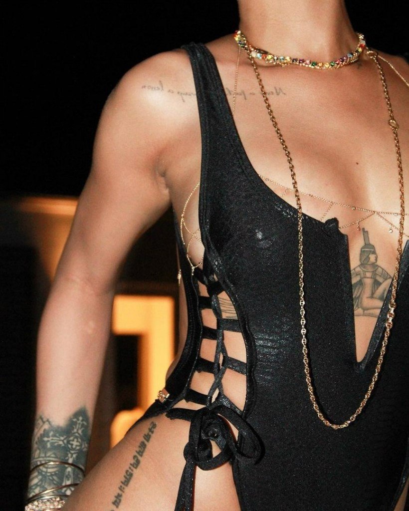 Rihanna Sexy 4
