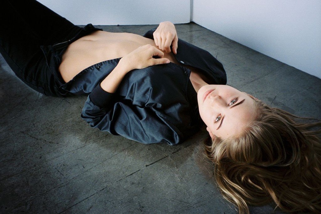 Scarlett Leithold Unterbrust 4