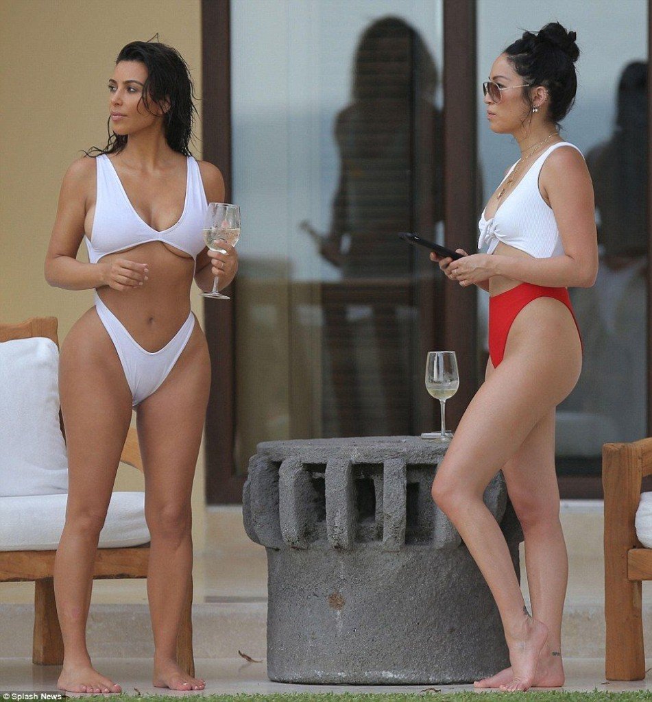 Kim Kardashian im Badeanzug 10