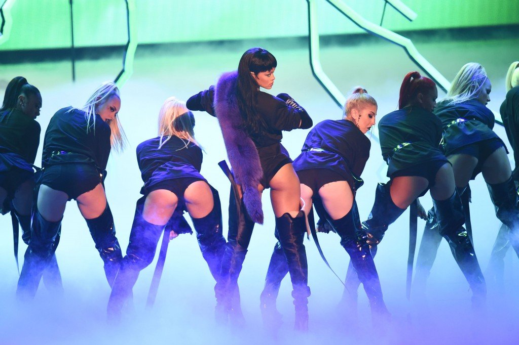 Rihanna Hintern 11