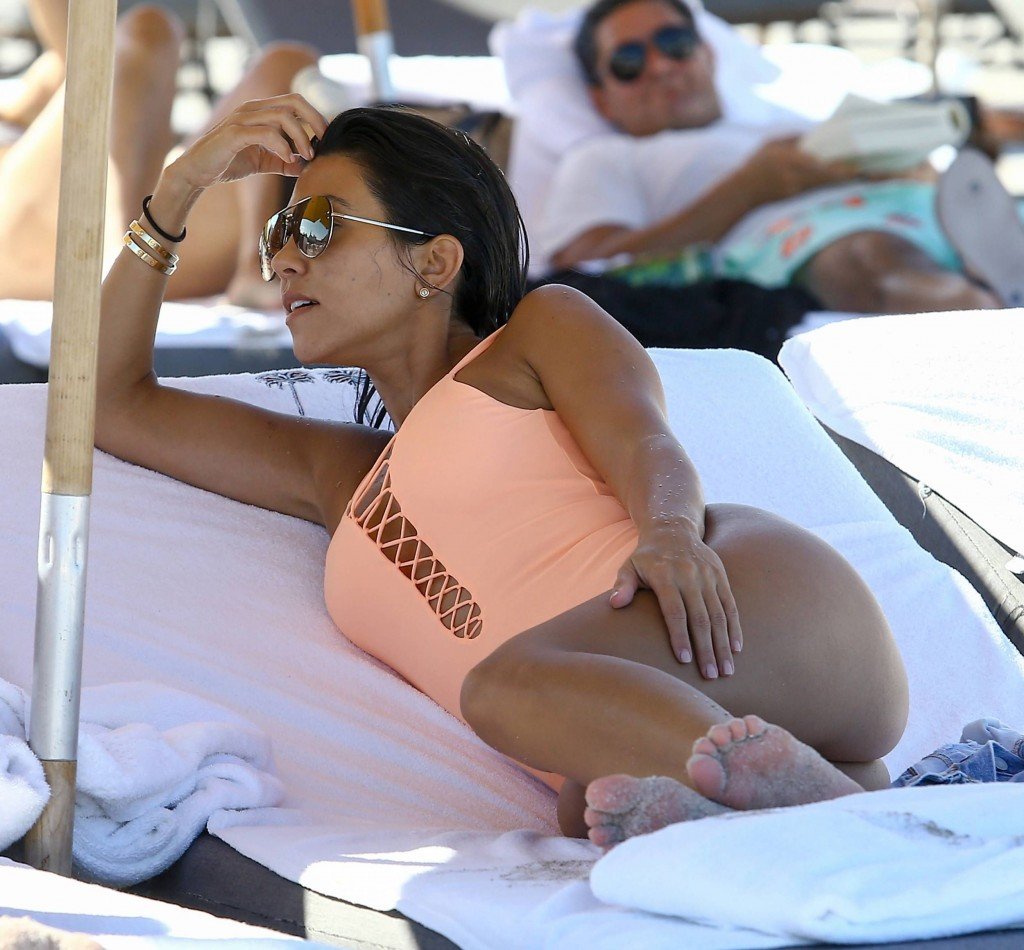 Kourtney Kardashian Sexy thefappening.so-2