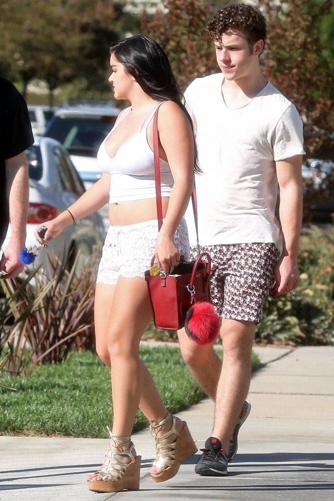 Ariel Winter Ass 7