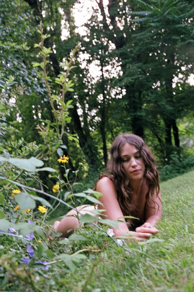 Lola Kirke Nude 2