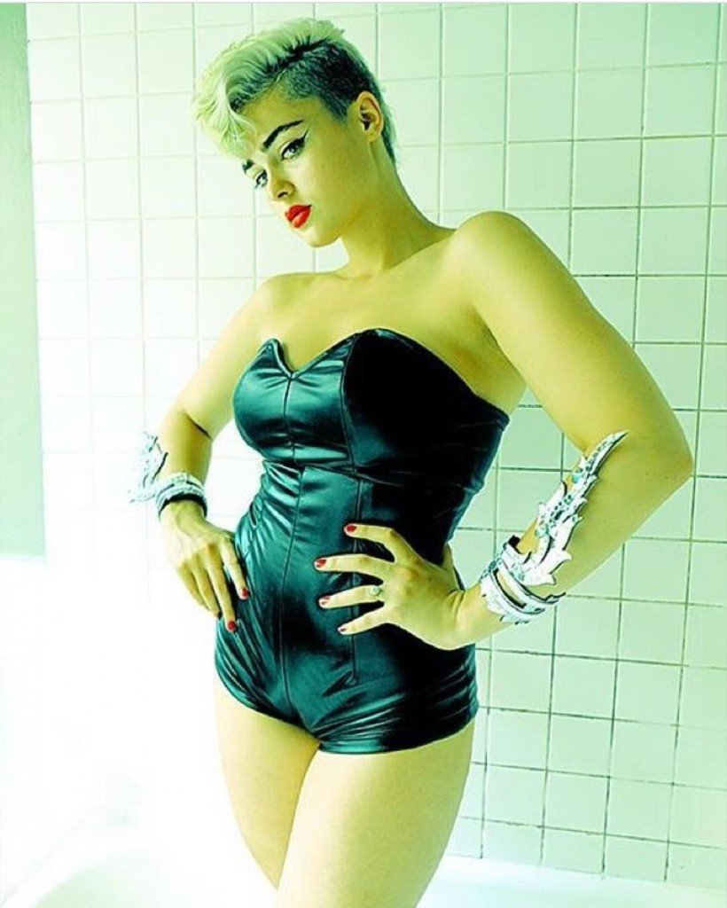 Stefania Ferrario Nackt & Sexy 7