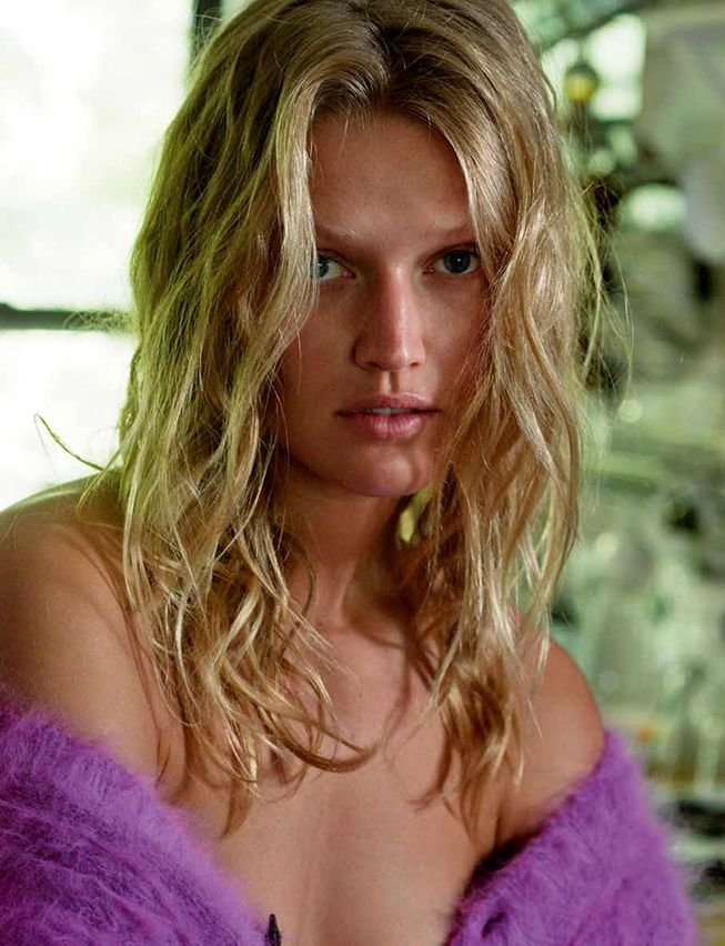 Toni Garrn Durchsichtig und Sexy 10