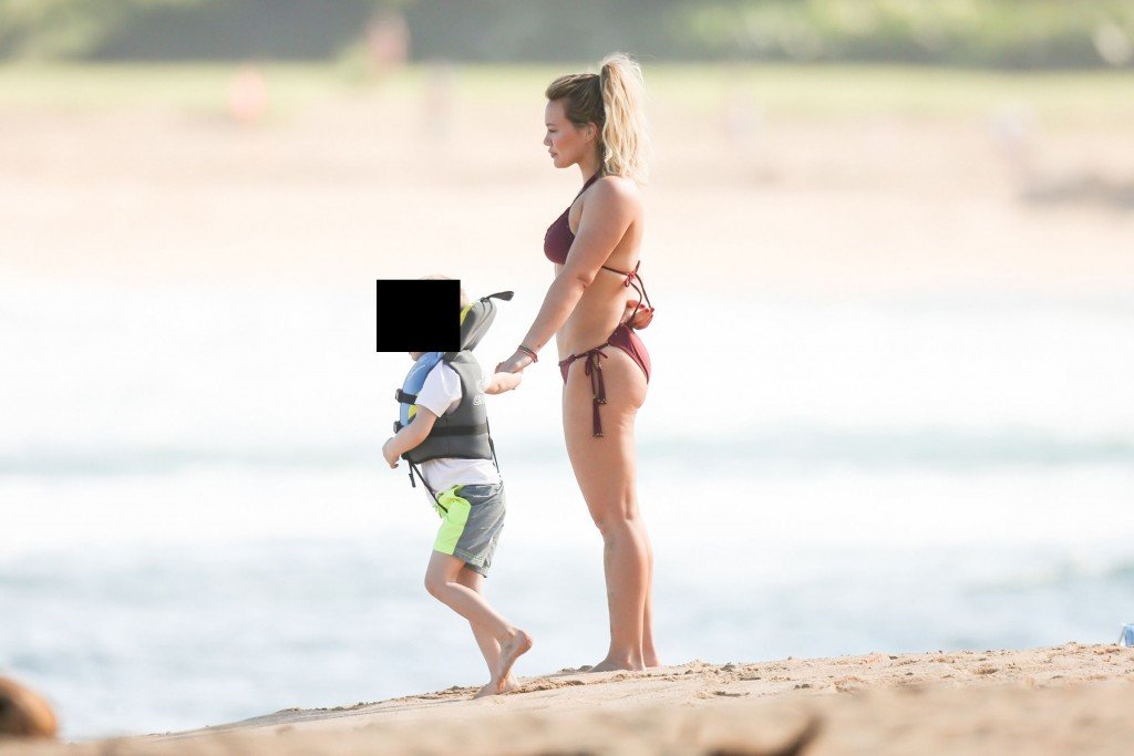 Hilary Duff Sexy thefappening.so 36