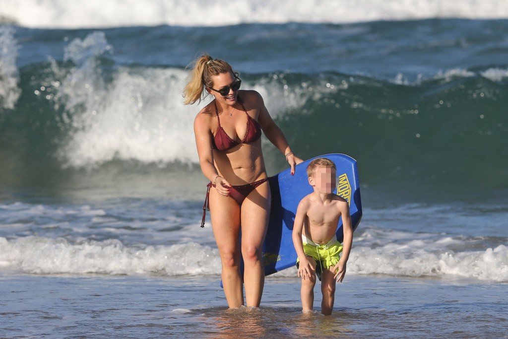 Hilary Duff Sexy thefappening.so 93