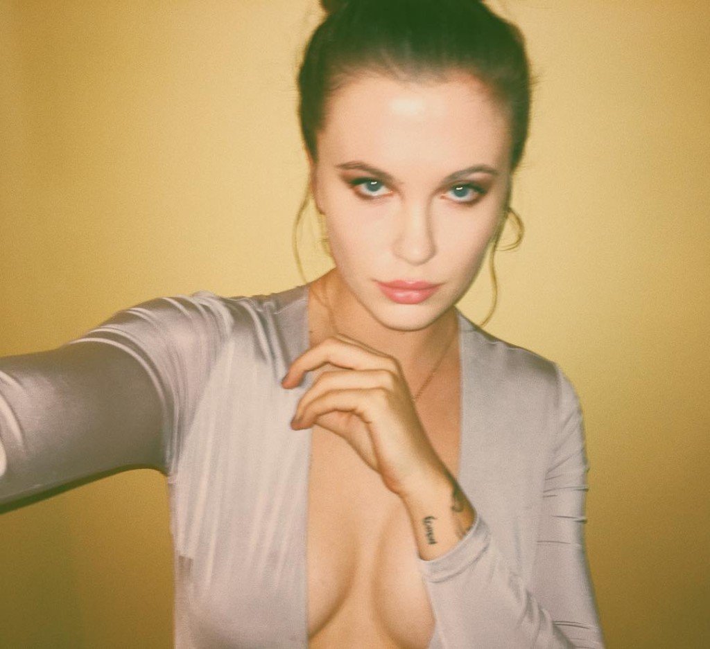 Ireland Baldwin Cleavage thefappening.so 1