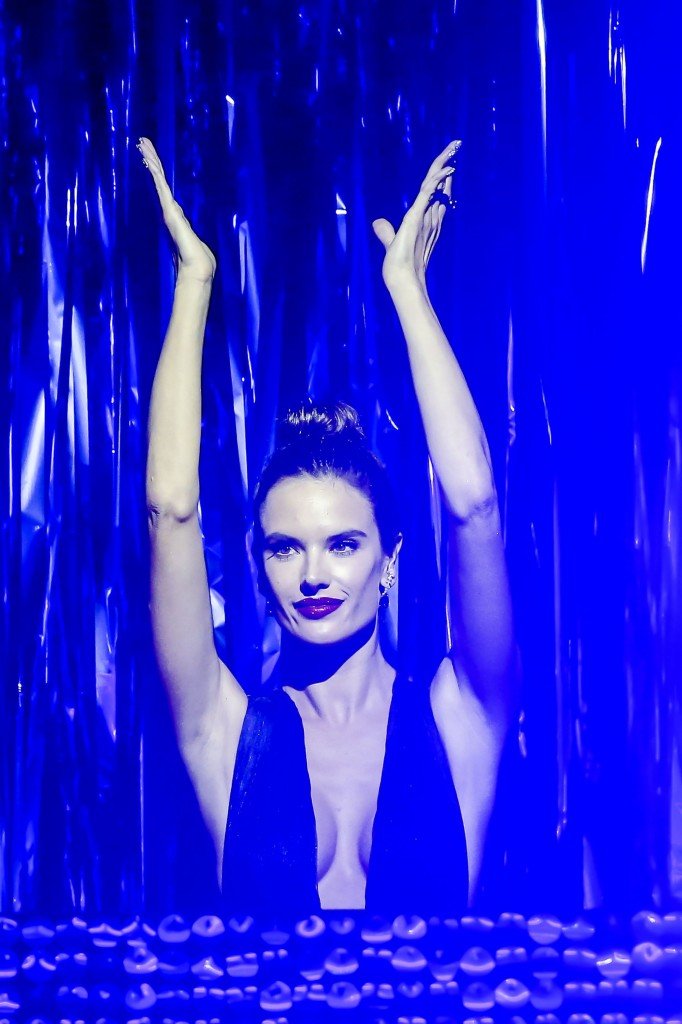 Alessandra Ambrosio Sexy 8 thefappening.so