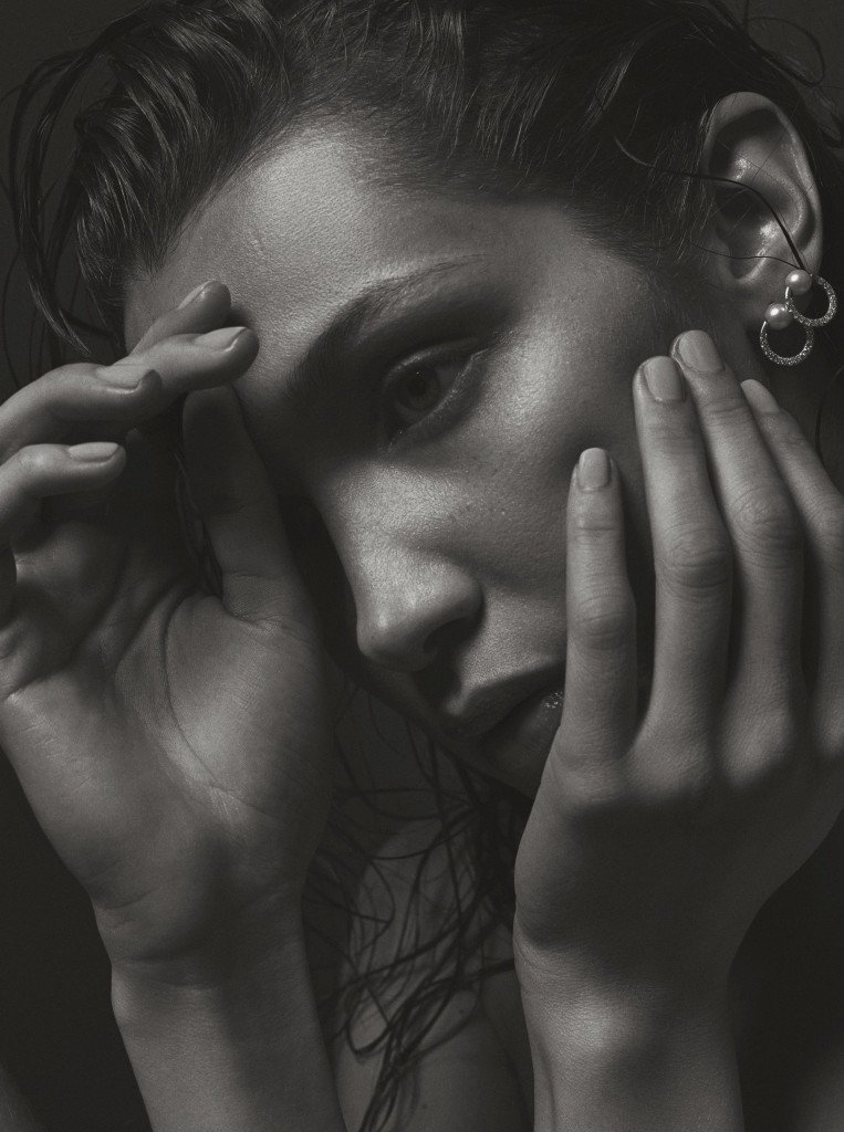 Bella Hadid oben ohne & sexy 10