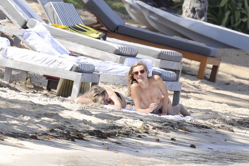 Edita Vilkeviciute Topless Sexy thefappening.so 11